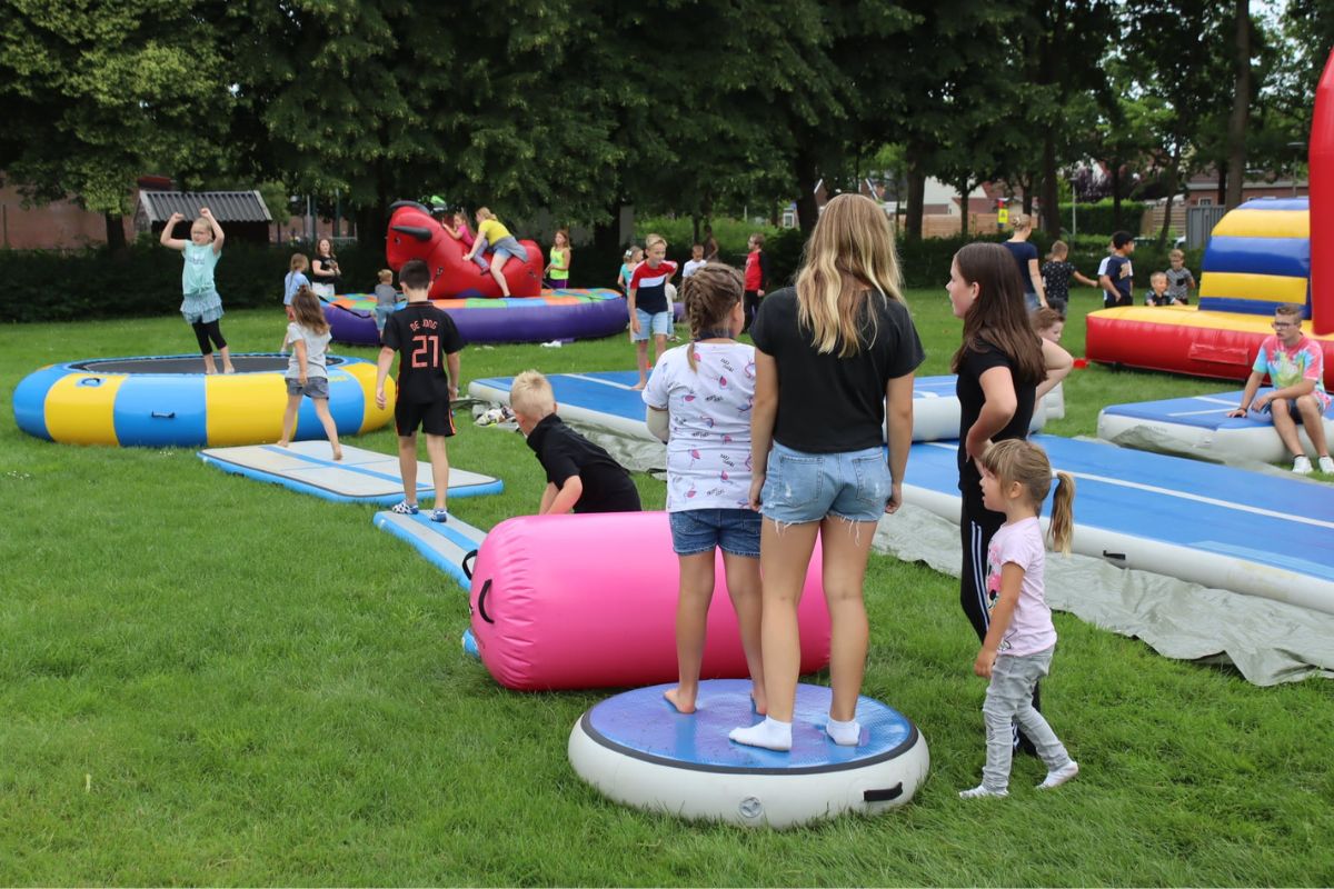 aitrackbaan met opstakels