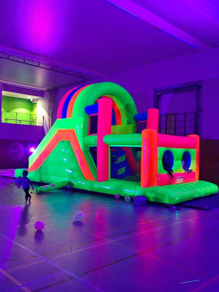 Video thumbnail: Neon Stormbaan activiteit Werf Events ( Blacklight concept! )
