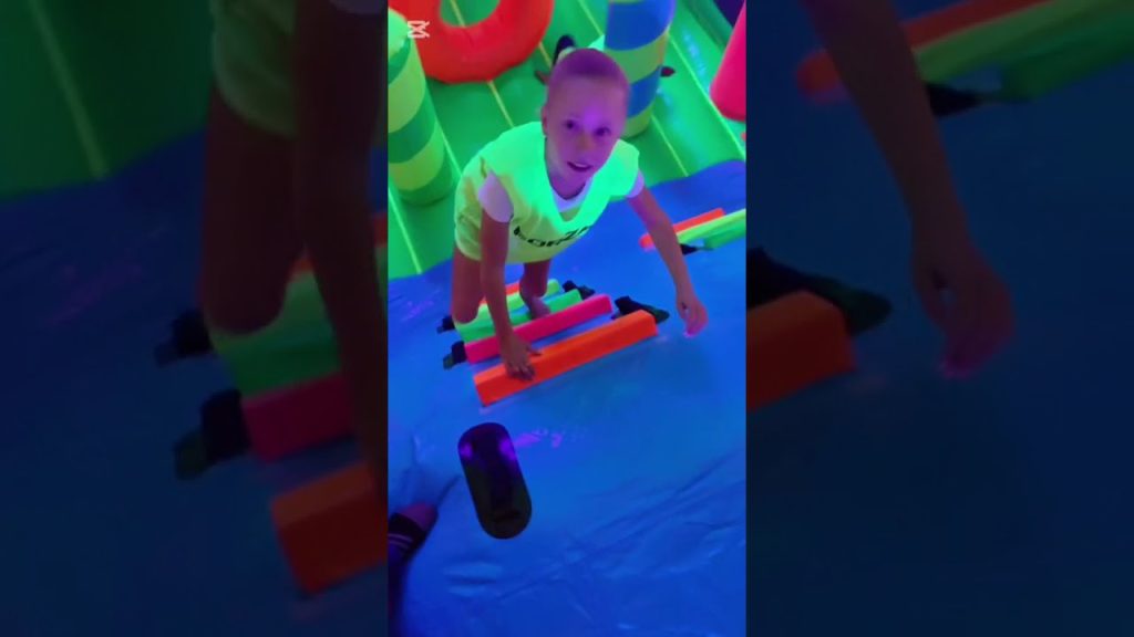Video thumbnail: Neon Stormbaan activiteit Werf Events ( Blacklight concept! )